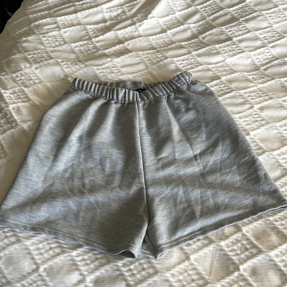BooHoo comfy high waisted shorts. Size small